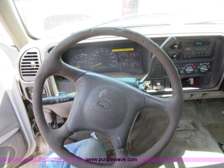 image for item G3610 2001 Chevrolet Silverado 3500 bucket truck