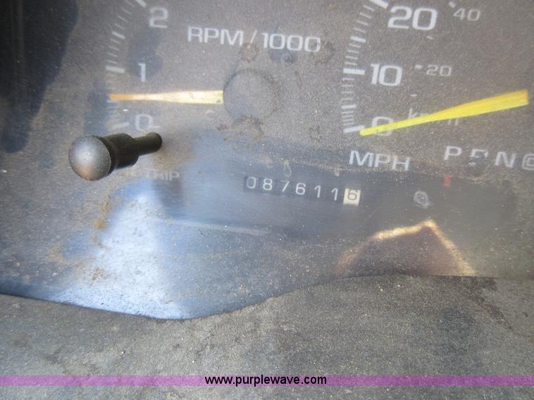 image for item G3610 2001 Chevrolet Silverado 3500 bucket truck