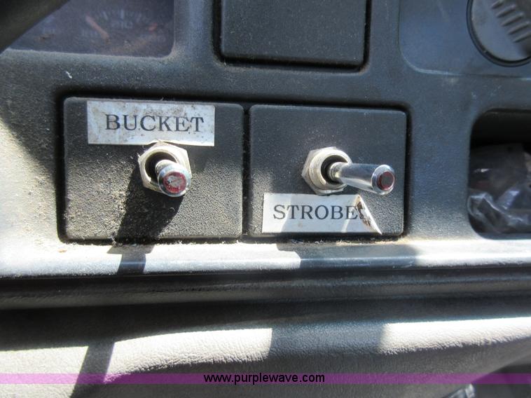 image for item G3610 2001 Chevrolet Silverado 3500 bucket truck