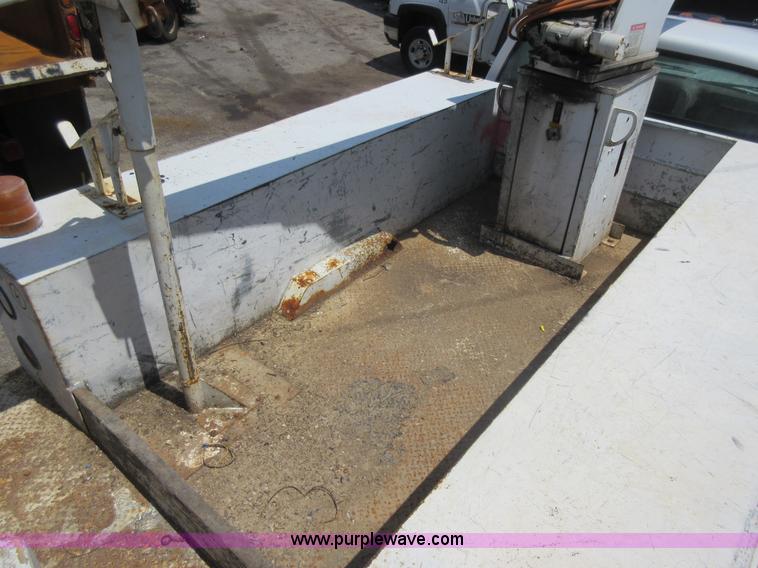 image for item G3610 2001 Chevrolet Silverado 3500 bucket truck