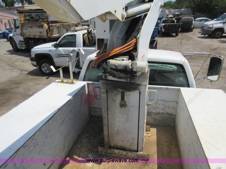 image for item G3610 2001 Chevrolet Silverado 3500 bucket truck