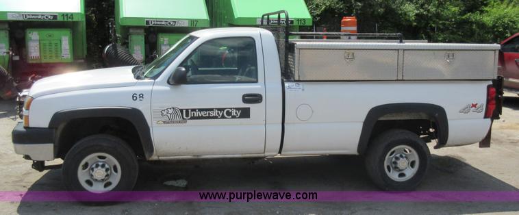 image for item G3611 2006 Chevrolet Silverado 2500HD pickup truck