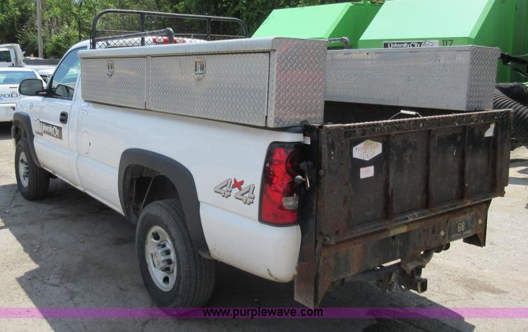 image for item G3611 2006 Chevrolet Silverado 2500HD pickup truck
