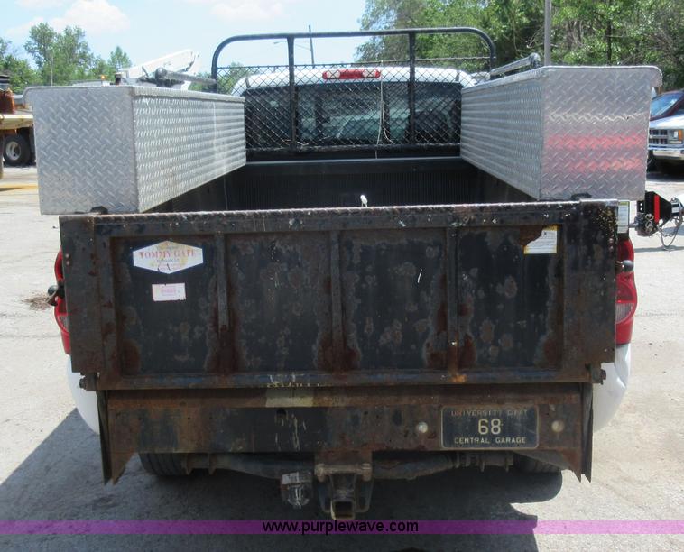 image for item G3611 2006 Chevrolet Silverado 2500HD pickup truck