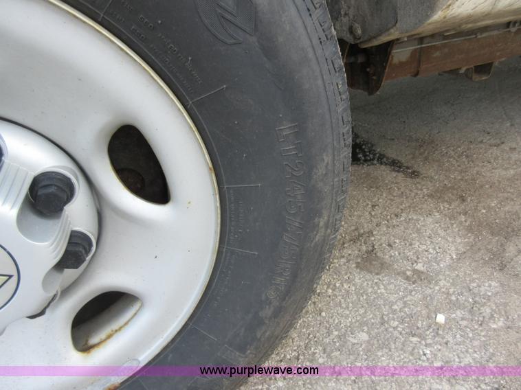 image for item G3611 2006 Chevrolet Silverado 2500HD pickup truck