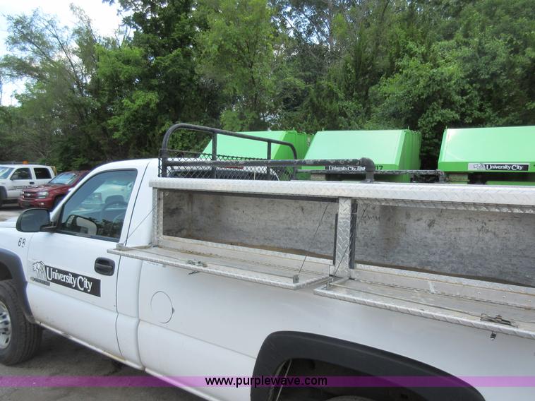 image for item G3611 2006 Chevrolet Silverado 2500HD pickup truck