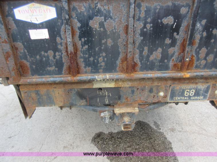 image for item G3611 2006 Chevrolet Silverado 2500HD pickup truck