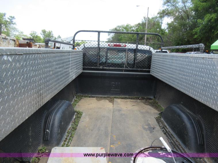 image for item G3611 2006 Chevrolet Silverado 2500HD pickup truck