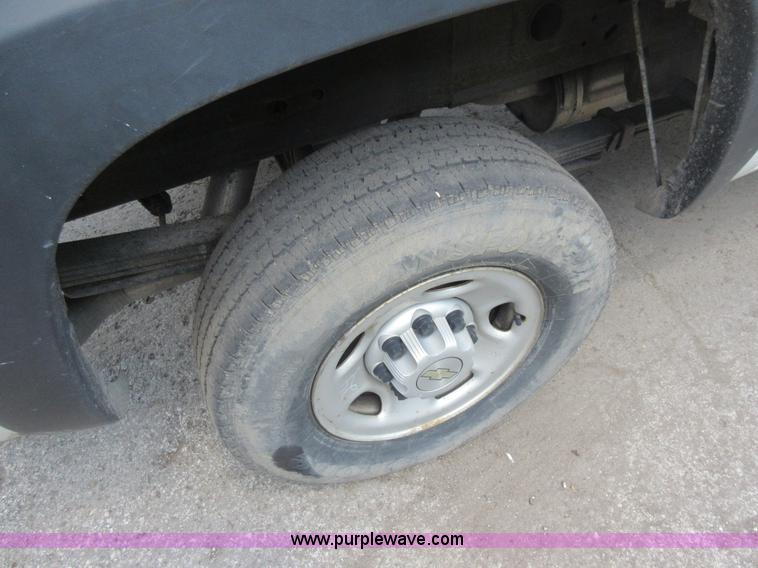 image for item G3611 2006 Chevrolet Silverado 2500HD pickup truck