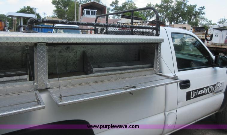 image for item G3611 2006 Chevrolet Silverado 2500HD pickup truck