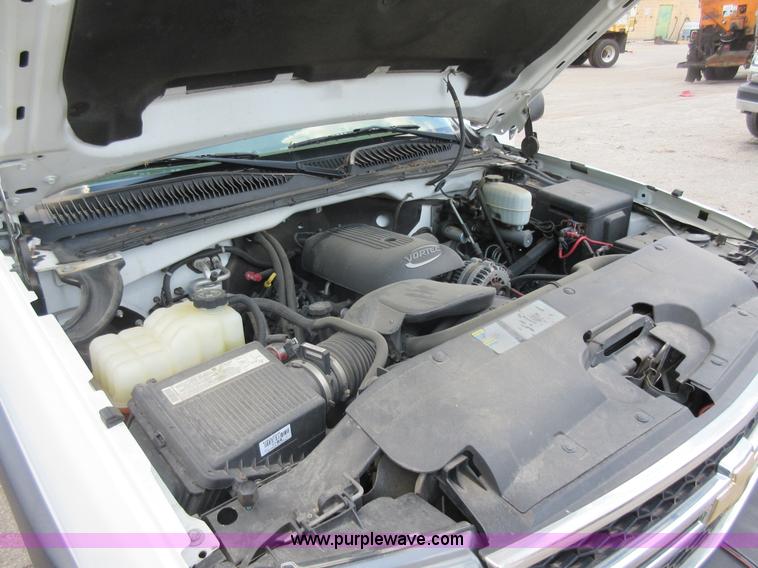 image for item G3611 2006 Chevrolet Silverado 2500HD pickup truck