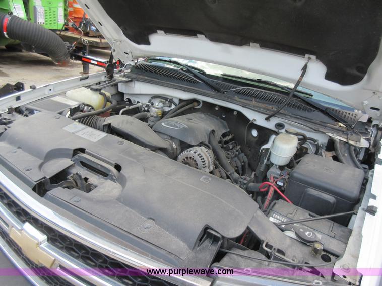 image for item G3611 2006 Chevrolet Silverado 2500HD pickup truck