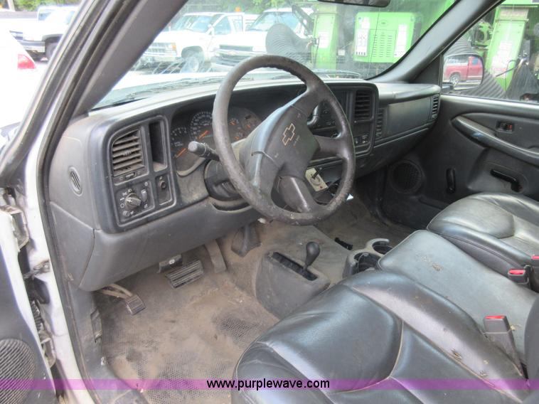 image for item G3611 2006 Chevrolet Silverado 2500HD pickup truck