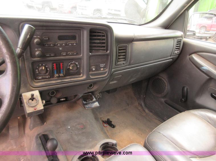 image for item G3611 2006 Chevrolet Silverado 2500HD pickup truck