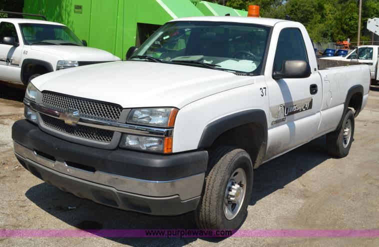 image for item G3617 2004 Chevrolet Silverado 2500HD pickup truck