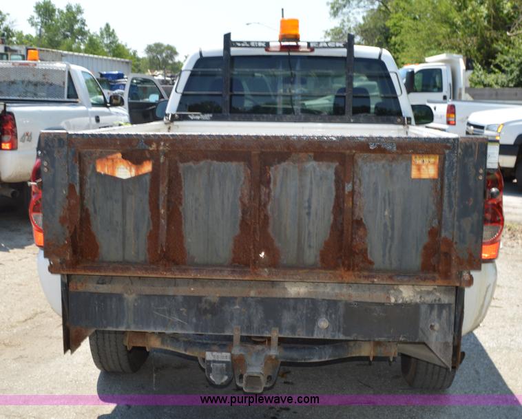 image for item G3617 2004 Chevrolet Silverado 2500HD pickup truck