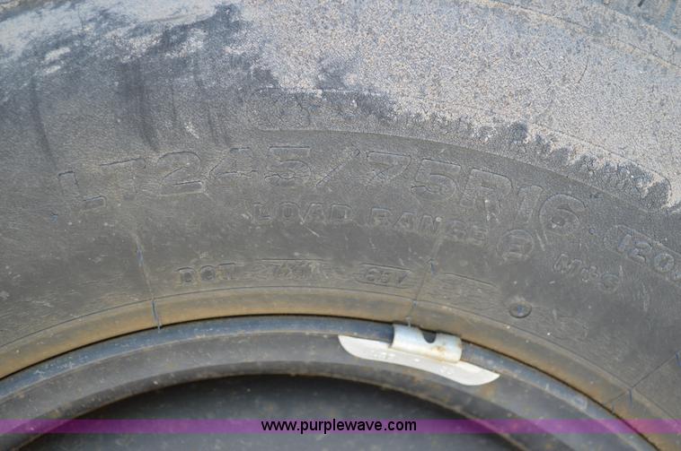 image for item G3617 2004 Chevrolet Silverado 2500HD pickup truck