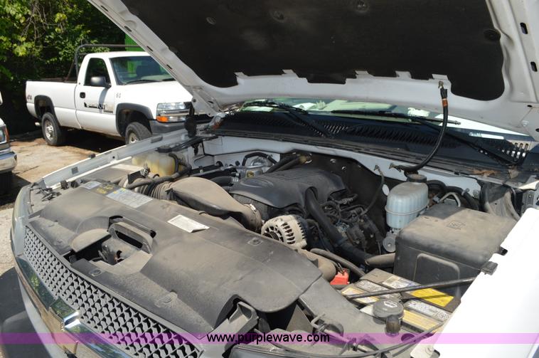 image for item G3617 2004 Chevrolet Silverado 2500HD pickup truck