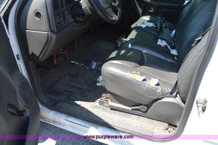 image for item G3617 2004 Chevrolet Silverado 2500HD pickup truck