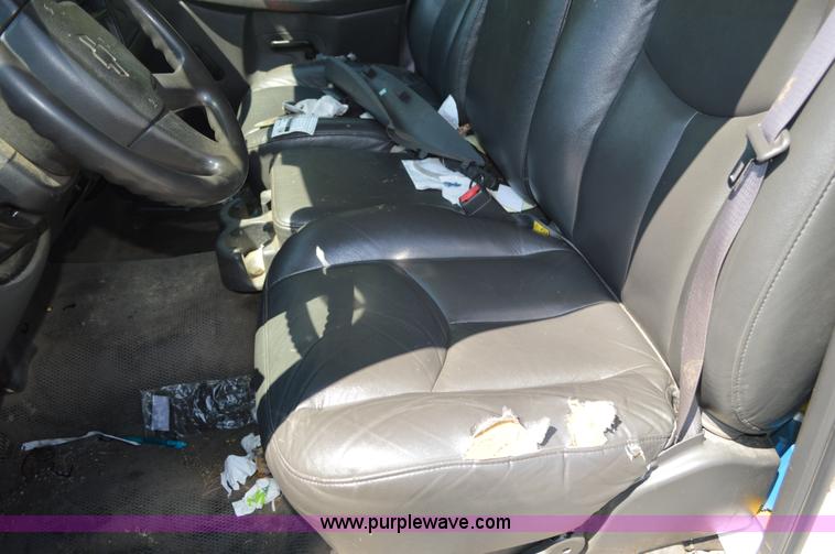 image for item G3617 2004 Chevrolet Silverado 2500HD pickup truck