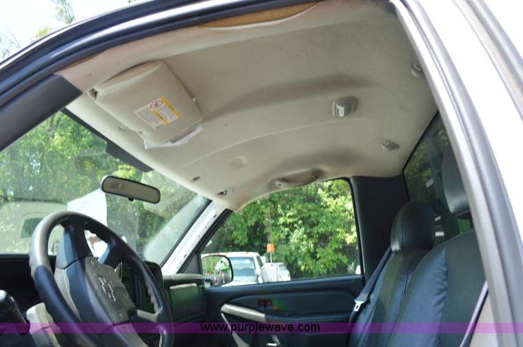 image for item G3617 2004 Chevrolet Silverado 2500HD pickup truck