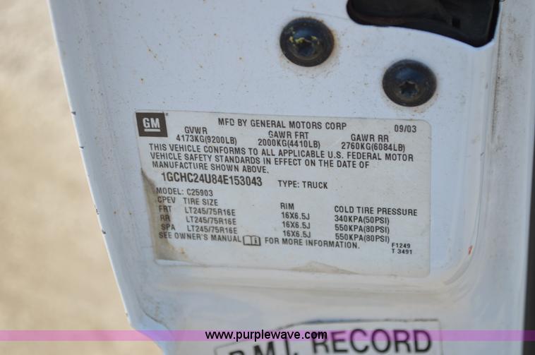 image for item G3617 2004 Chevrolet Silverado 2500HD pickup truck