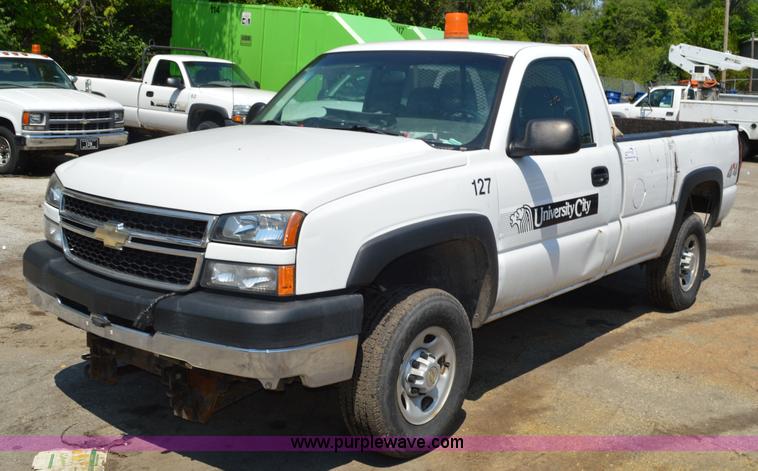 image for item G3618 2006 Chevrolet Silverado 2500HD pickup truck