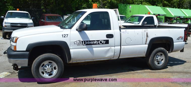 image for item G3618 2006 Chevrolet Silverado 2500HD pickup truck