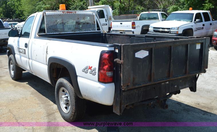 image for item G3618 2006 Chevrolet Silverado 2500HD pickup truck