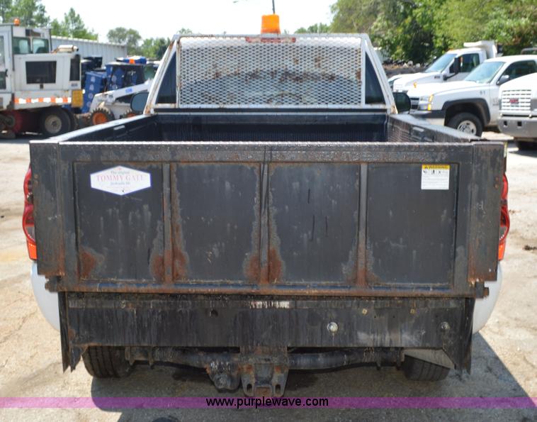 image for item G3618 2006 Chevrolet Silverado 2500HD pickup truck