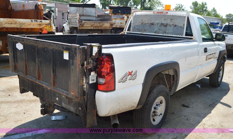 image for item G3618 2006 Chevrolet Silverado 2500HD pickup truck