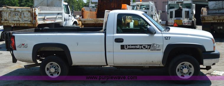 image for item G3618 2006 Chevrolet Silverado 2500HD pickup truck