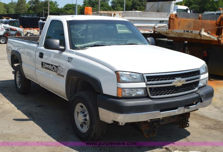 image for item G3618 2006 Chevrolet Silverado 2500HD pickup truck