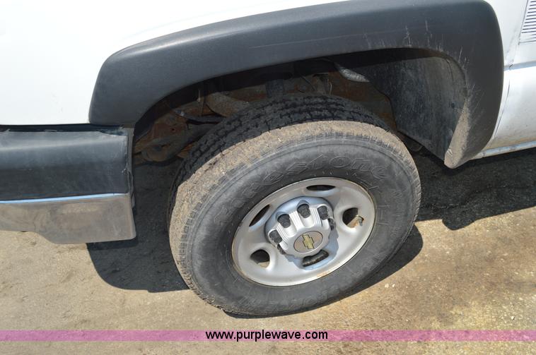 image for item G3618 2006 Chevrolet Silverado 2500HD pickup truck