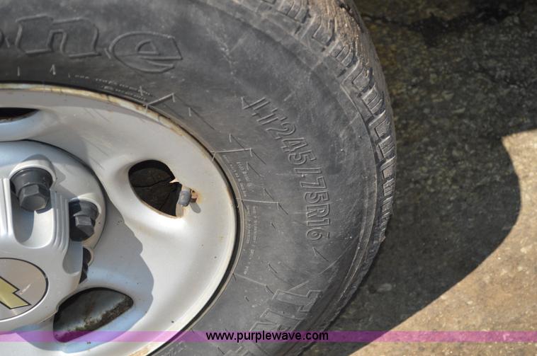 image for item G3618 2006 Chevrolet Silverado 2500HD pickup truck