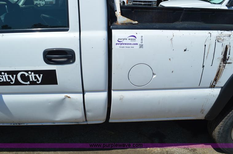 image for item G3618 2006 Chevrolet Silverado 2500HD pickup truck