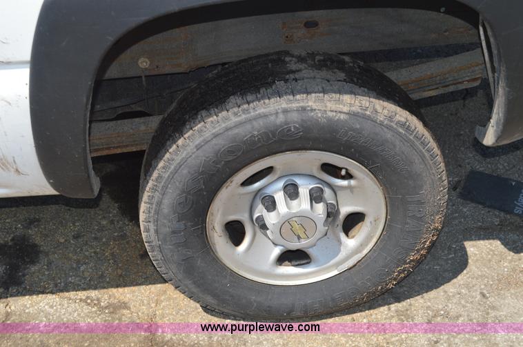 image for item G3618 2006 Chevrolet Silverado 2500HD pickup truck