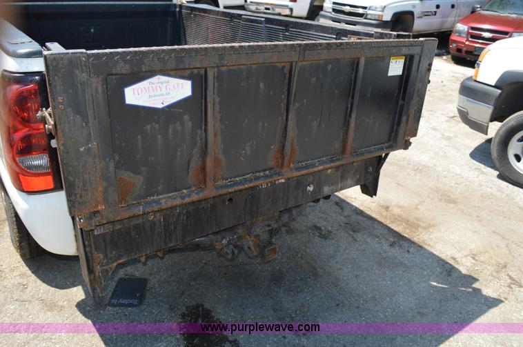 image for item G3618 2006 Chevrolet Silverado 2500HD pickup truck