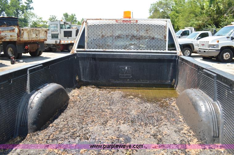 image for item G3618 2006 Chevrolet Silverado 2500HD pickup truck