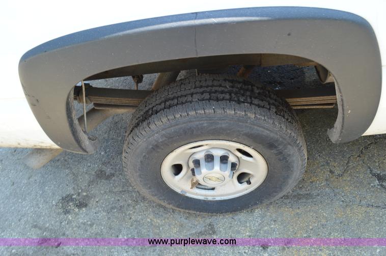 image for item G3618 2006 Chevrolet Silverado 2500HD pickup truck