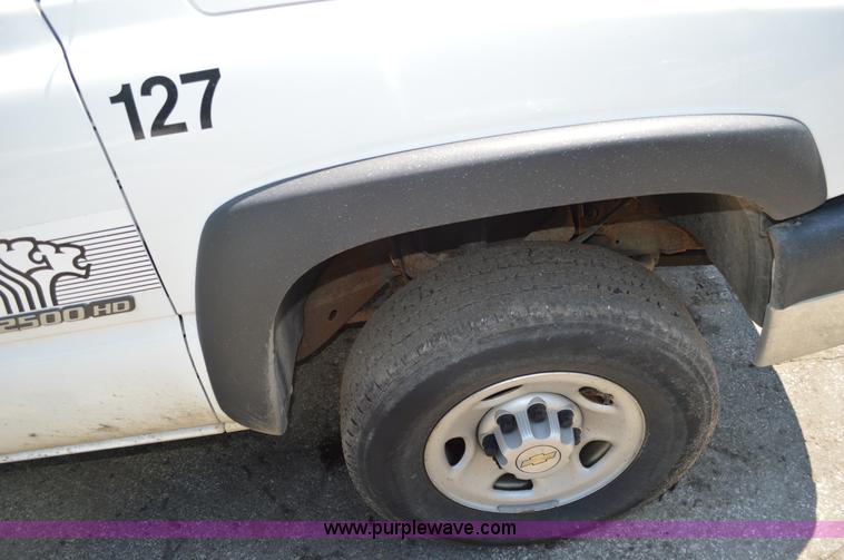 image for item G3618 2006 Chevrolet Silverado 2500HD pickup truck