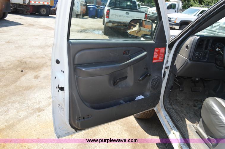 image for item G3618 2006 Chevrolet Silverado 2500HD pickup truck