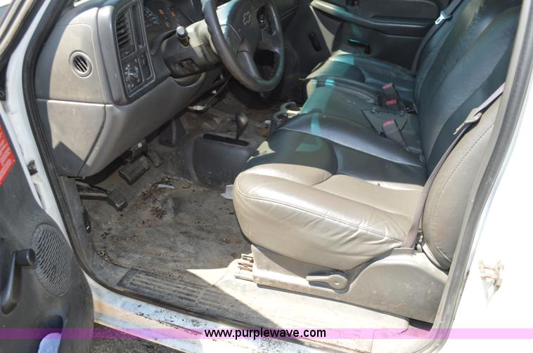 image for item G3618 2006 Chevrolet Silverado 2500HD pickup truck