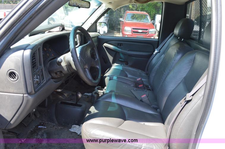 image for item G3618 2006 Chevrolet Silverado 2500HD pickup truck