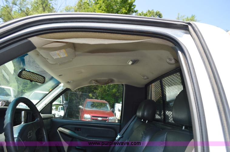 image for item G3618 2006 Chevrolet Silverado 2500HD pickup truck