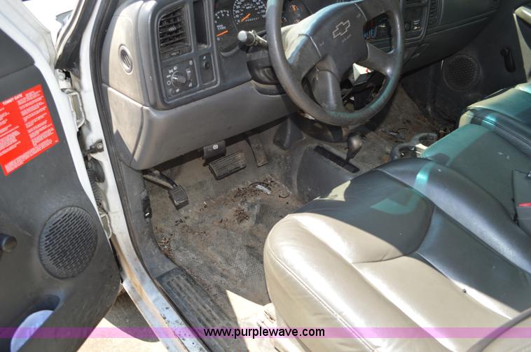 image for item G3618 2006 Chevrolet Silverado 2500HD pickup truck