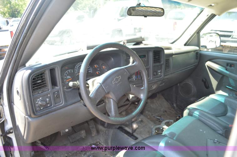 image for item G3618 2006 Chevrolet Silverado 2500HD pickup truck