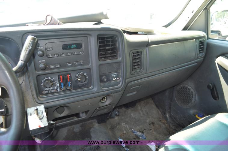 image for item G3618 2006 Chevrolet Silverado 2500HD pickup truck