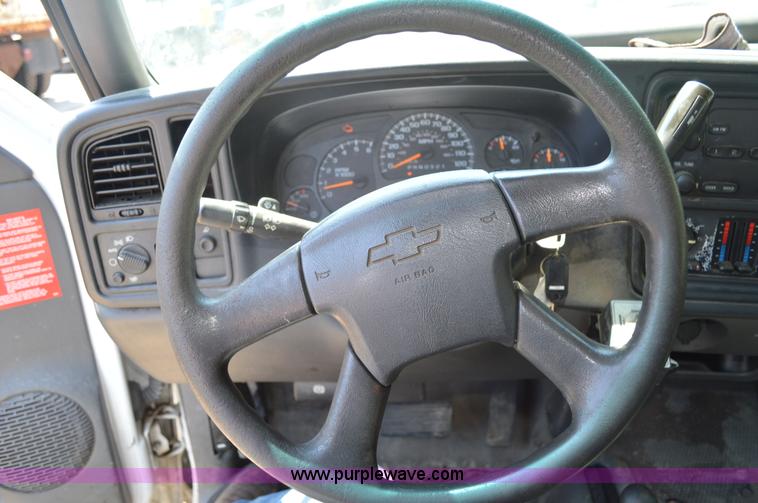 image for item G3618 2006 Chevrolet Silverado 2500HD pickup truck