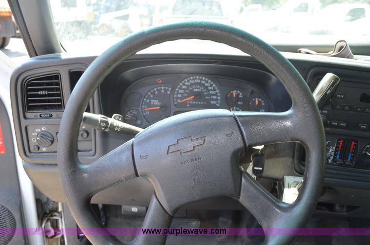 image for item G3618 2006 Chevrolet Silverado 2500HD pickup truck